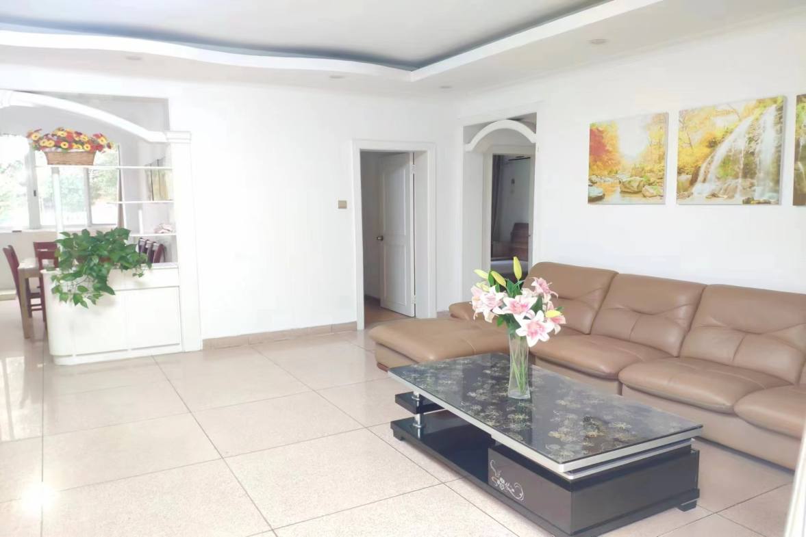 芷兰居  3室2厅2卫    1600.0元/月室内图