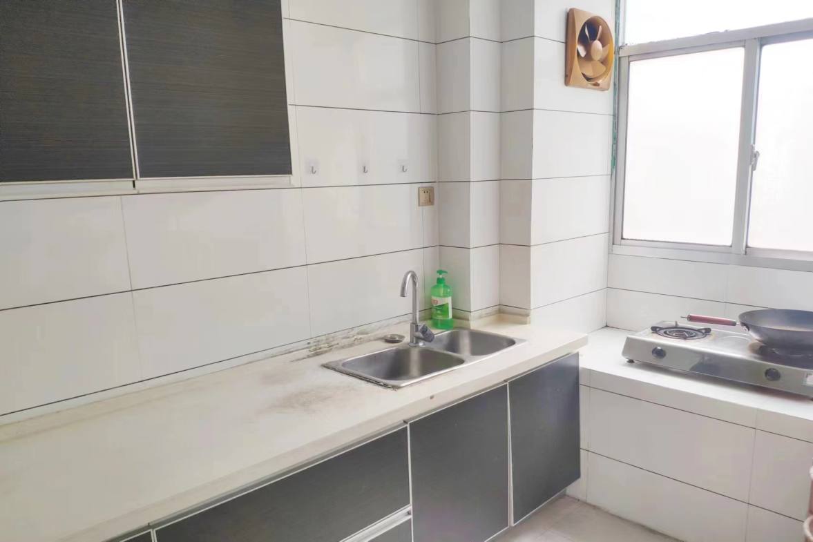 芷兰居  3室2厅2卫    1600.0元/月室内图