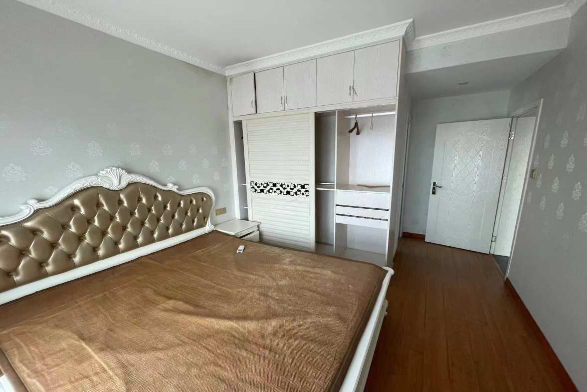 百弘帝景  3室2厅2卫    1600.0元/月室内图1