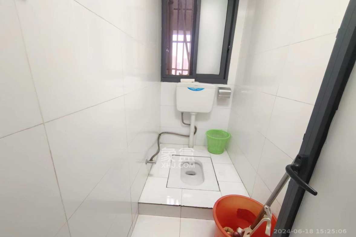 勤诚达新界  3室2厅2卫    1800.0元/月室内图