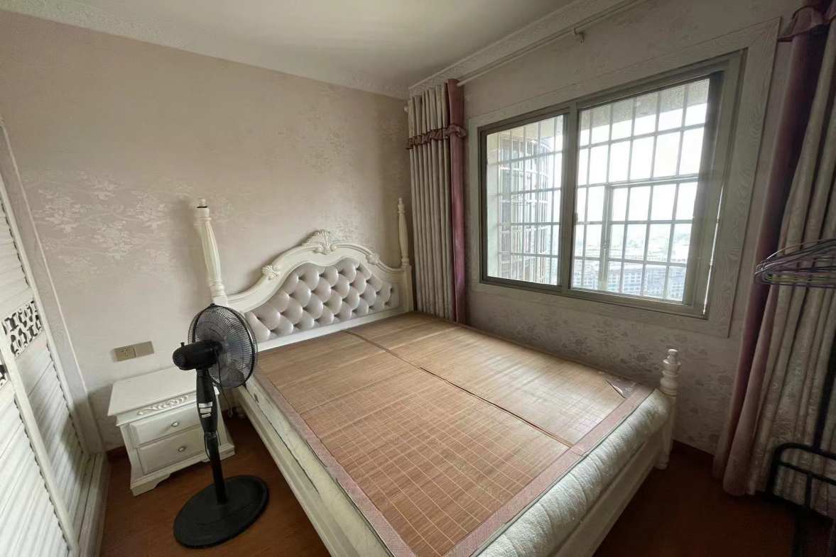 百弘帝景  3室2厅2卫    1600.0元/月室内图