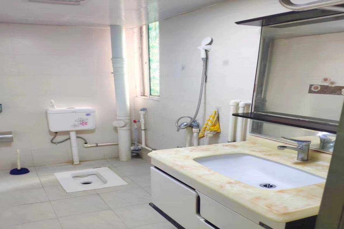 芷兰居  3室2厅2卫    1600.0元/月室内图