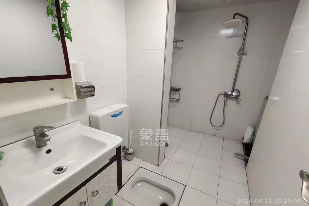 勤诚达新界  3室2厅2卫    1800.0元/月室内图