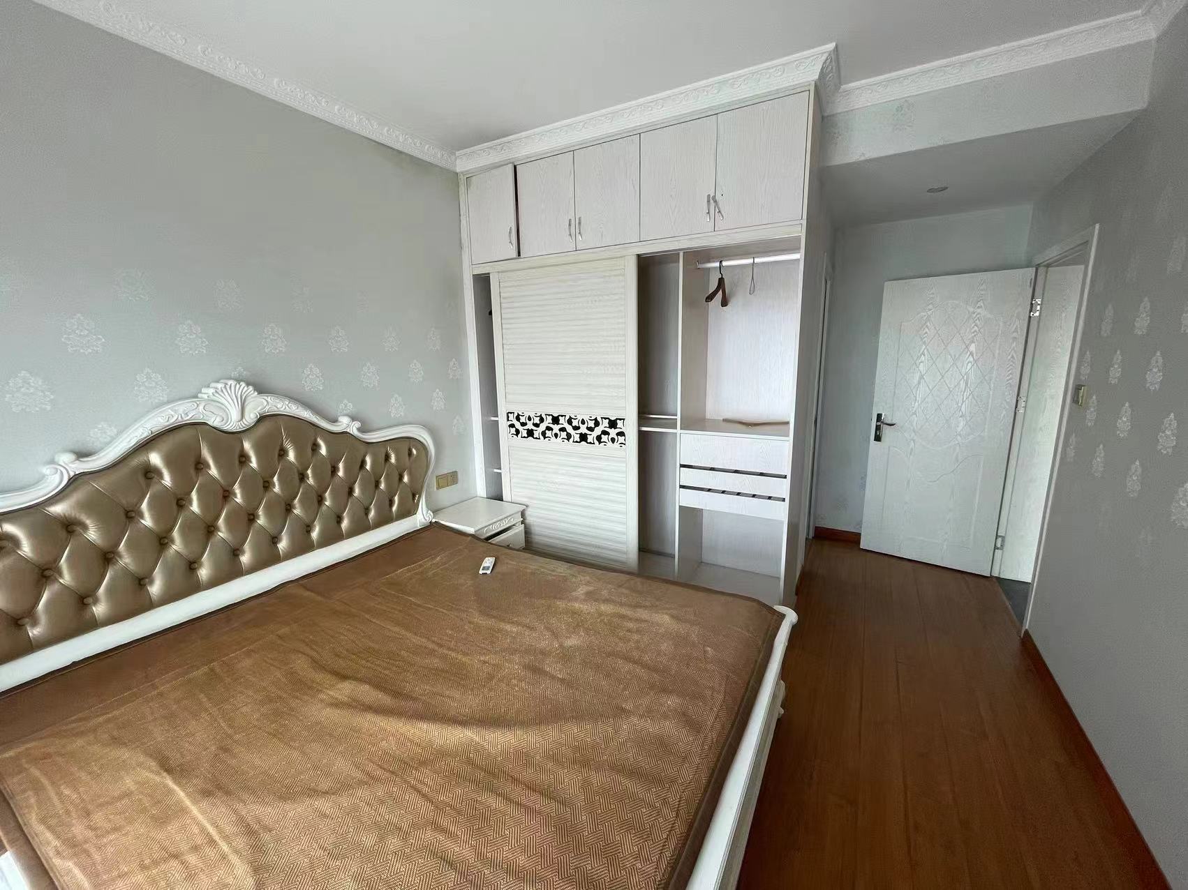 百弘帝景  3室2厅2卫    75.8万