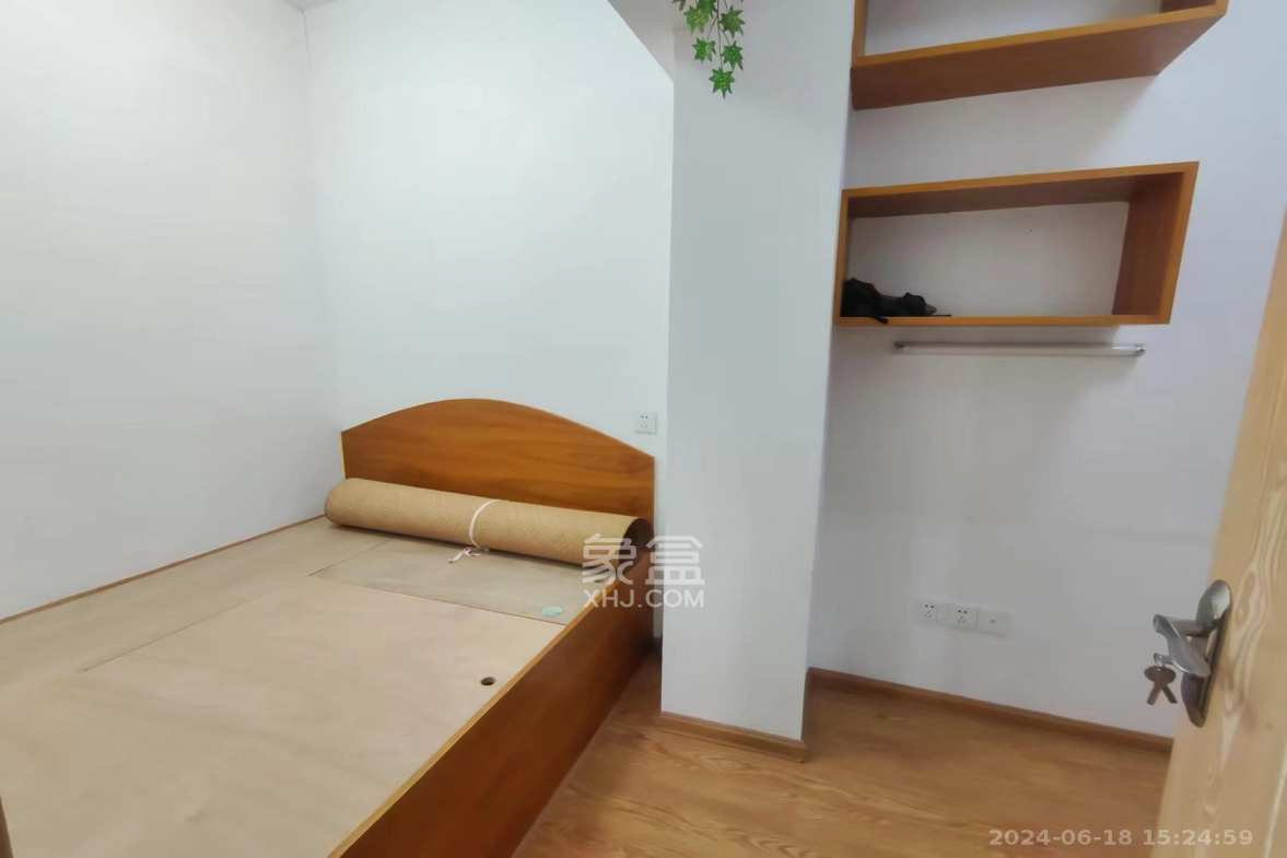 勤诚达新界  3室2厅2卫    1800.0元/月室内图