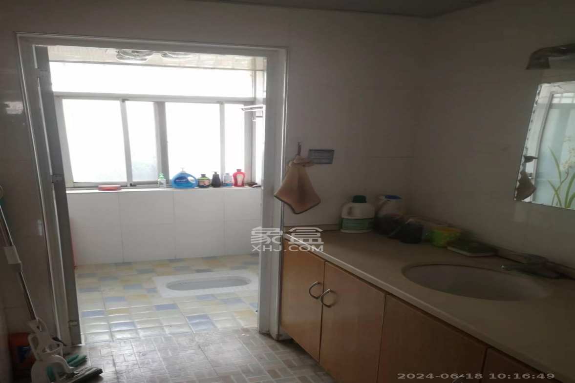 兴隆小区 3室2厅2卫 2000.0元/月 兴隆小区 3室2厅2卫 2000.0元/月室内图