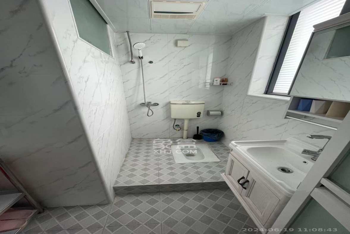 湘府名邸(同力家园) 5室1厅4卫 1500.0元/月 湘府名邸(同力家园) 5室1厅4卫 1500.0元/月室内图