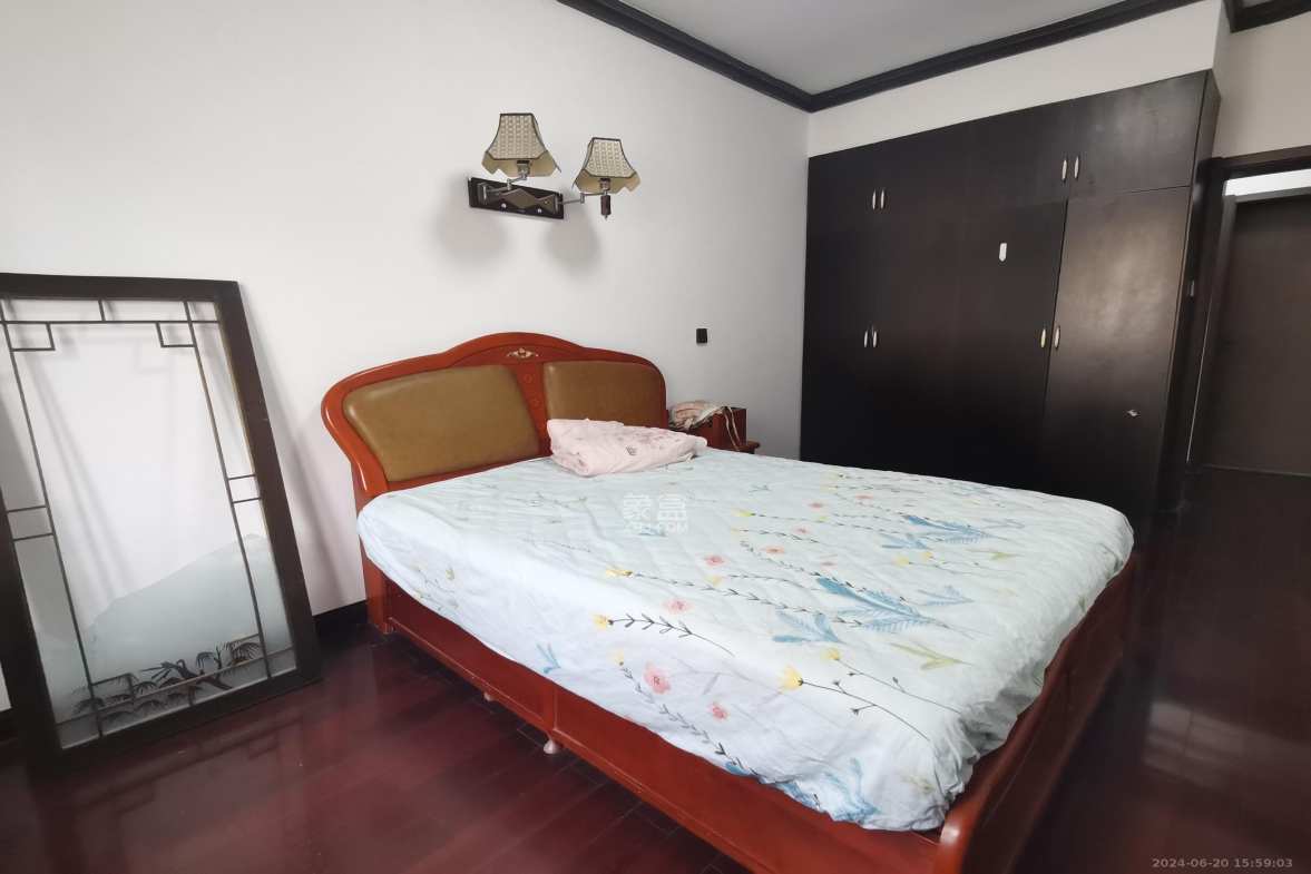 银杏家园(望城坡老虎岭天顶信用社宿舍) 3室2厅2卫 2700.0元/月 银杏家园(望城坡老虎岭天顶信用社宿舍) 3室2厅2卫 2700.0元/月室内图