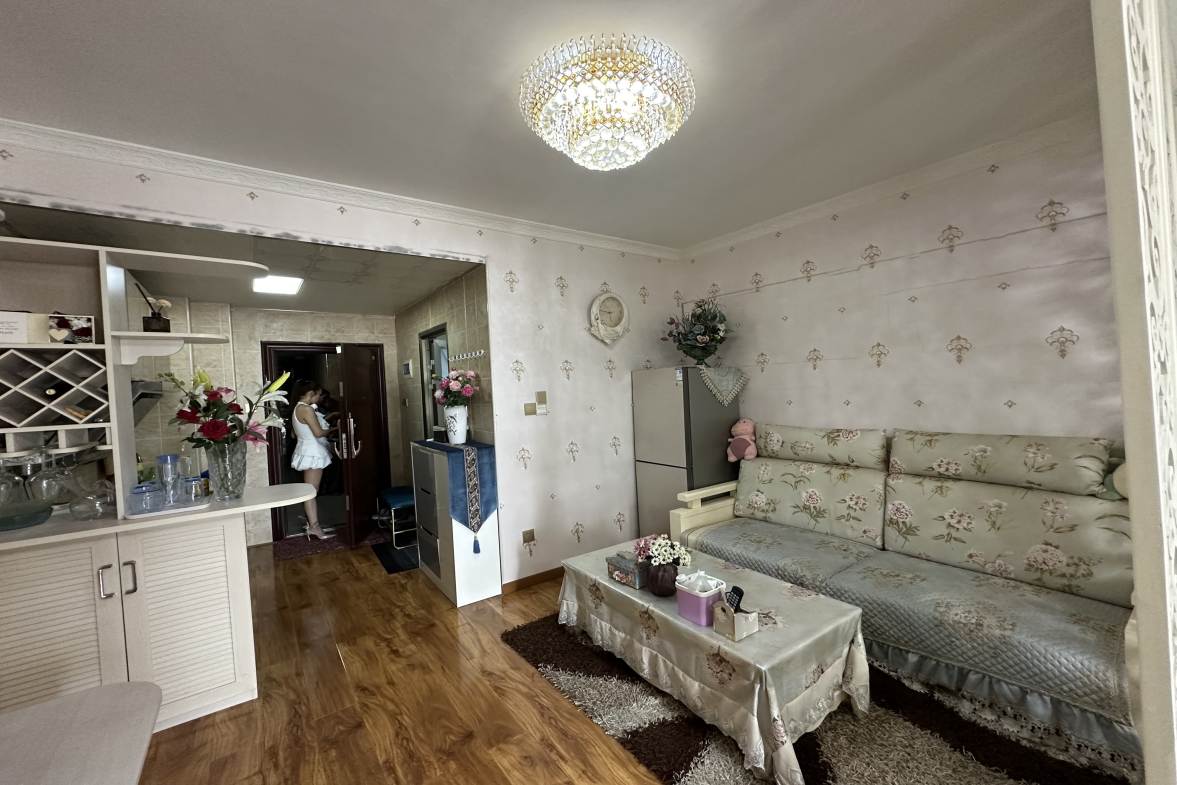 富厚名邸  1室1厅1卫    24.0万客厅