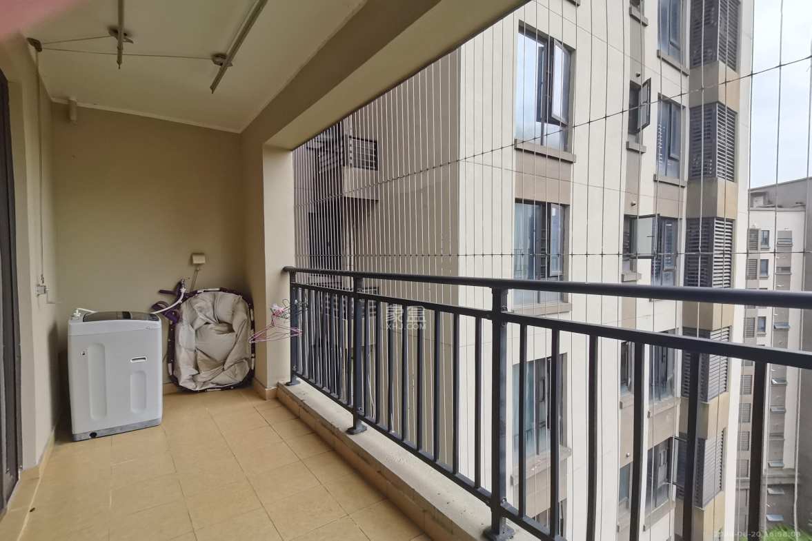 万科里梅溪郡  3室2厅2卫   3300.00元/月室内图