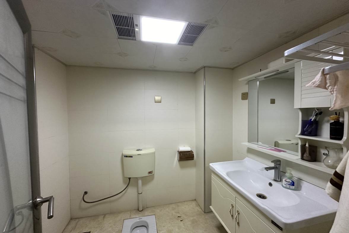 富厚名邸  1室1厅1卫    24.0万客厅