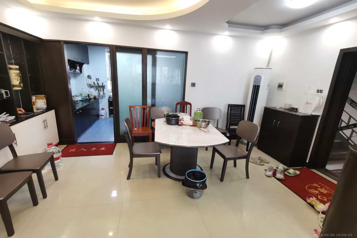 银杏家园(望城坡老虎岭天顶信用社宿舍) 3室2厅2卫 2700.0元/月 银杏家园(望城坡老虎岭天顶信用社宿舍) 3室2厅2卫 2700.0元/月室内图