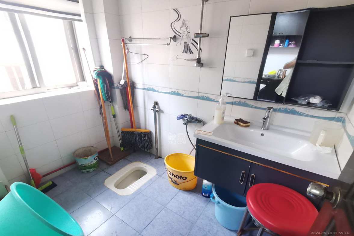 银杏家园(望城坡老虎岭天顶信用社宿舍) 3室2厅2卫 2700.0元/月 银杏家园(望城坡老虎岭天顶信用社宿舍) 3室2厅2卫 2700.0元/月室内图