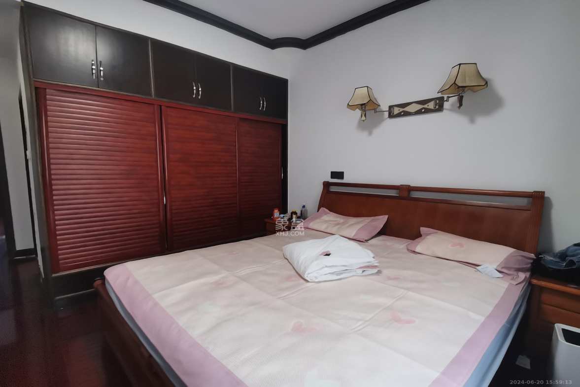 银杏家园(望城坡老虎岭天顶信用社宿舍) 3室2厅2卫 2700.0元/月 银杏家园(望城坡老虎岭天顶信用社宿舍) 3室2厅2卫 2700.0元/月室内图