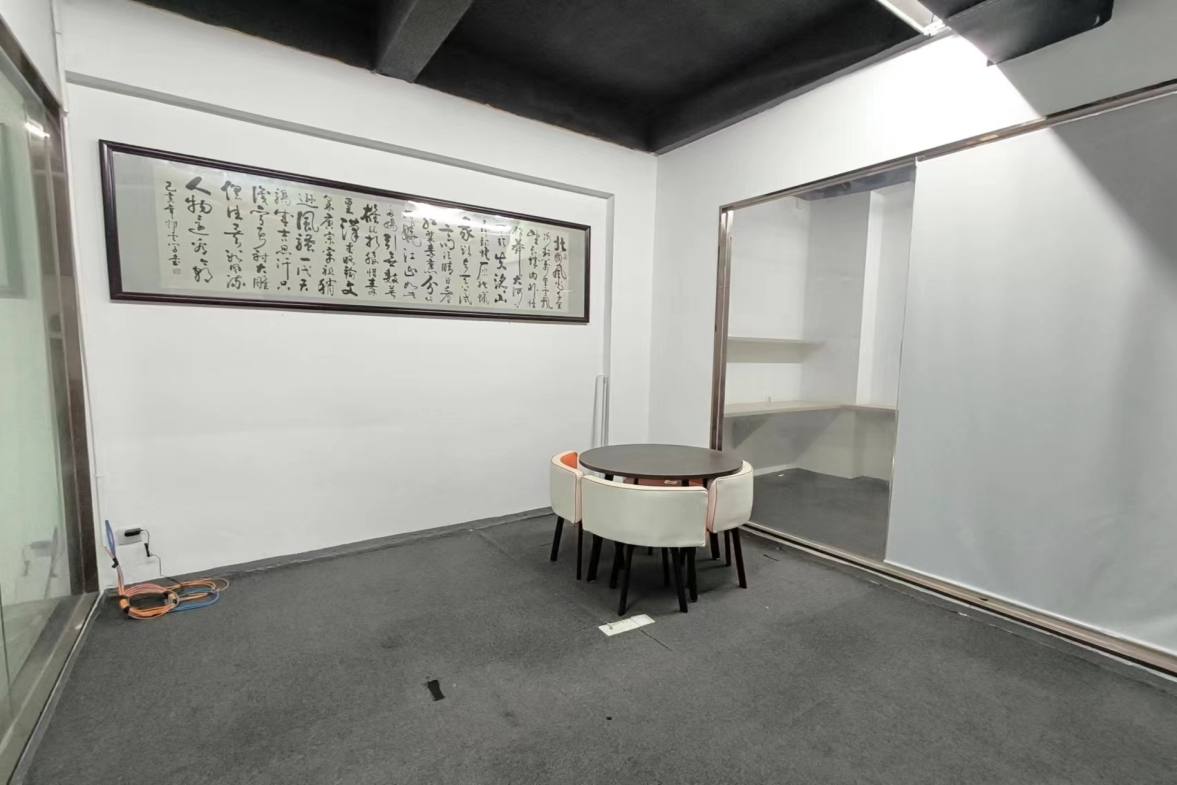 融冠亲城50写字楼  4室0厅0卫   6000.00元/月室内图