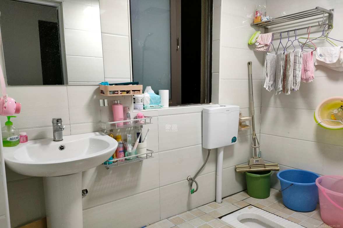 绿地海外滩一期  3室2厅1卫    2000.0元/月 绿地海外滩一期  3室2厅1卫    2000.0元/月室内图