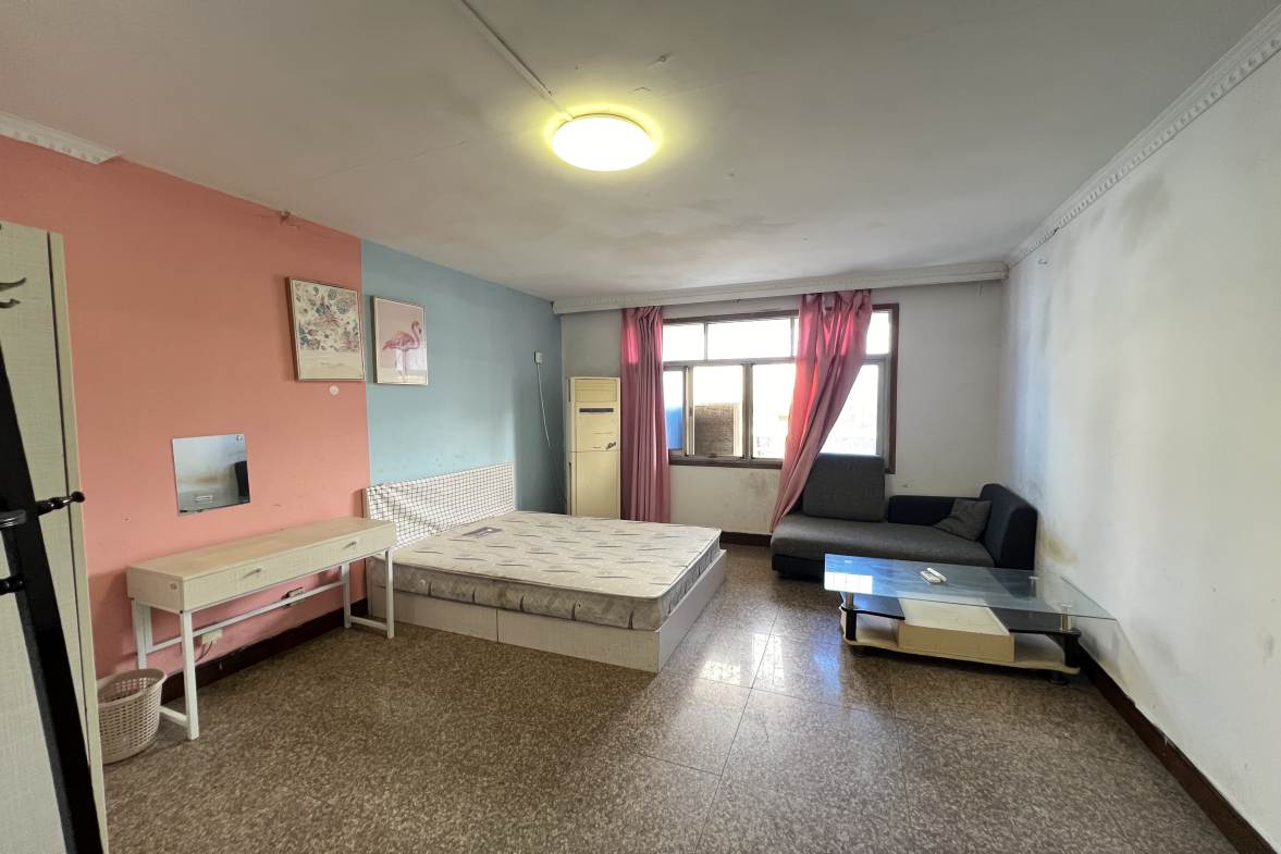 旅泰商住楼  4室1厅1卫   1800.00元/月户型图