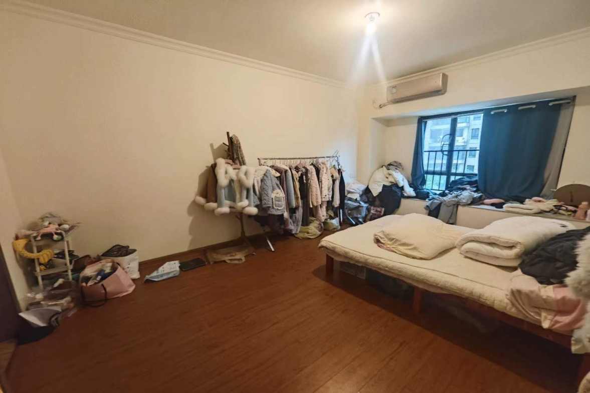 碧桂园豪园  4室2厅2卫   83.80万卧室
