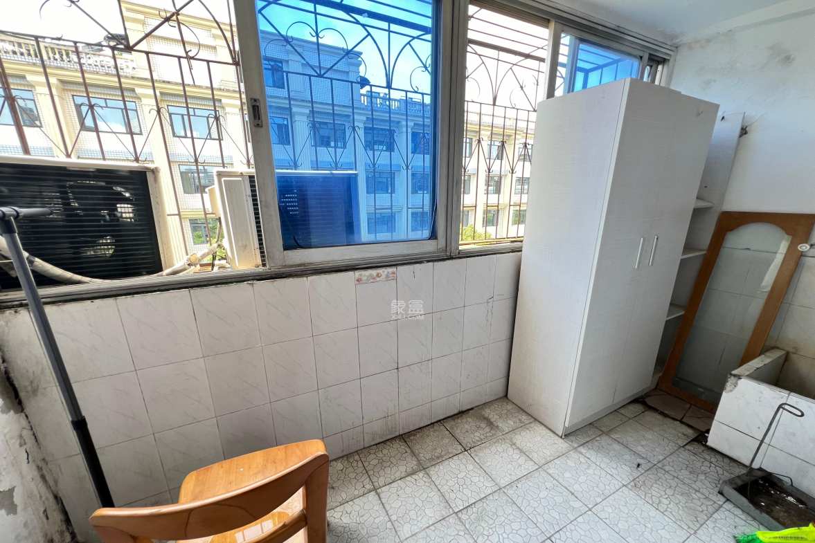 旅泰商住楼  4室1厅1卫   1800.00元/月室内图