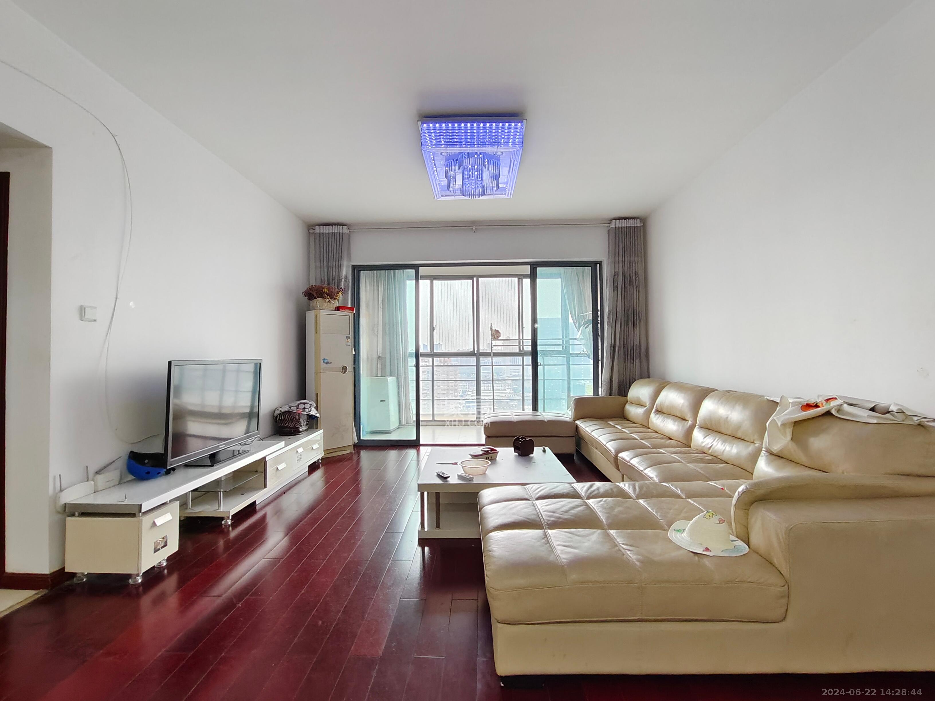 银港水晶城  3室2厅2卫    2600.0元/月