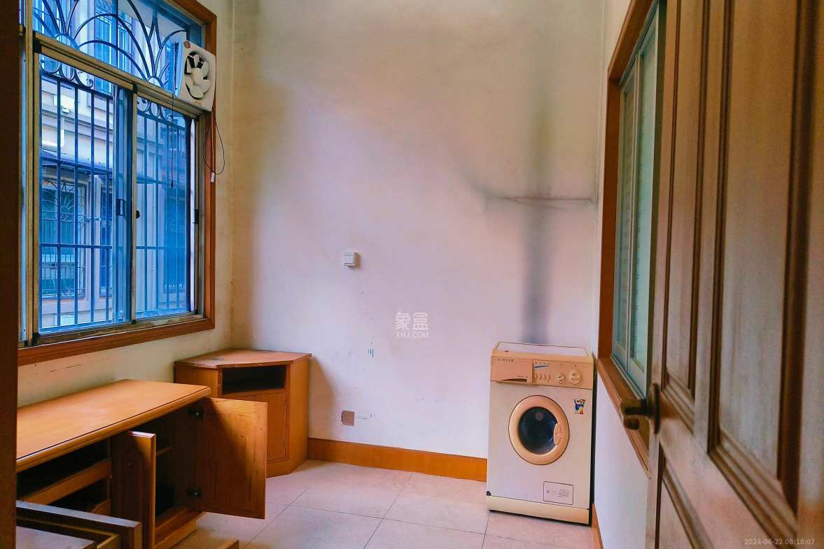星沙四区  3室2厅2卫   1650.00元/月室内图