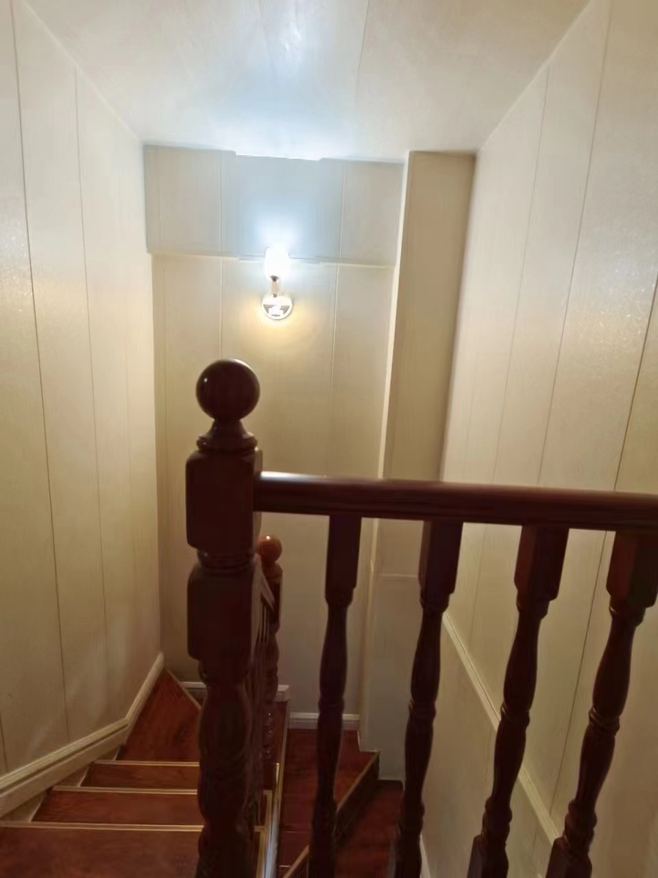 桃花缘  1室1厅1卫    1300.0元/月