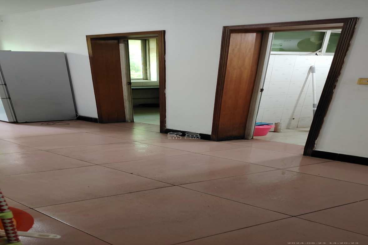 中南汽车世界  2室2厅1卫   1300.00元/月室内图