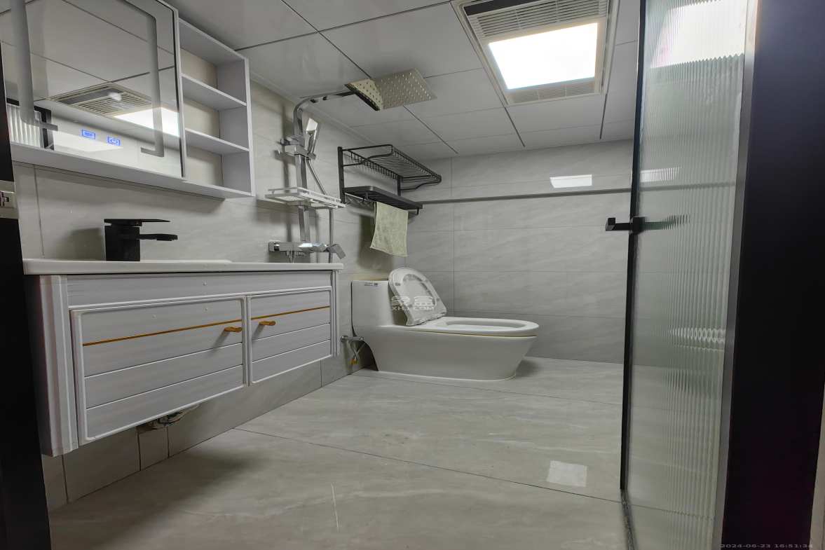 信诚湘江揽月(至善美景大厦) 2室1厅2卫 1900.0元/月 信诚湘江揽月(至善美景大厦) 2室1厅2卫 1900.0元/月室内图