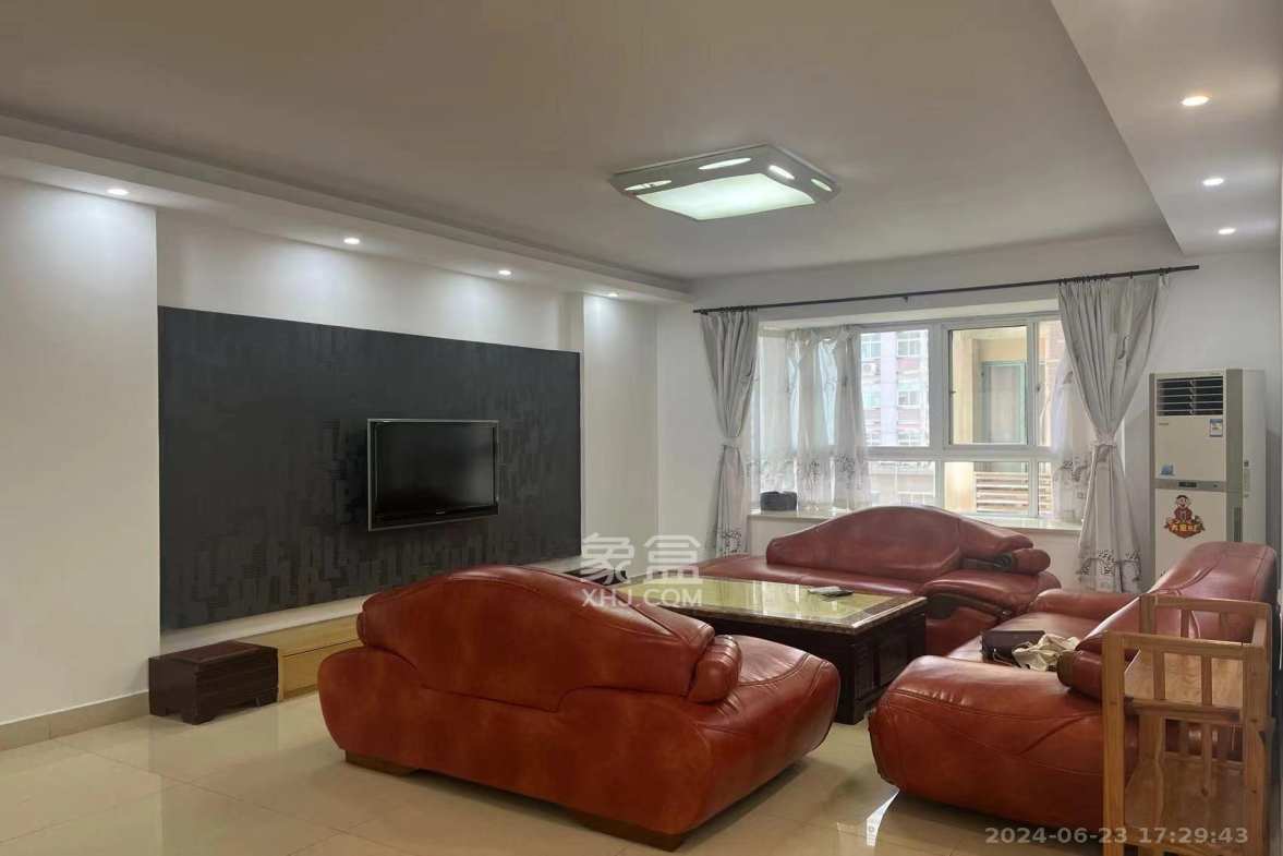 嘉盛华庭(一期、二期、三期) 3室2厅1卫 2700.0元/月 嘉盛华庭(一期、二期、三期) 3室2厅1卫 2700.0元/月室内图