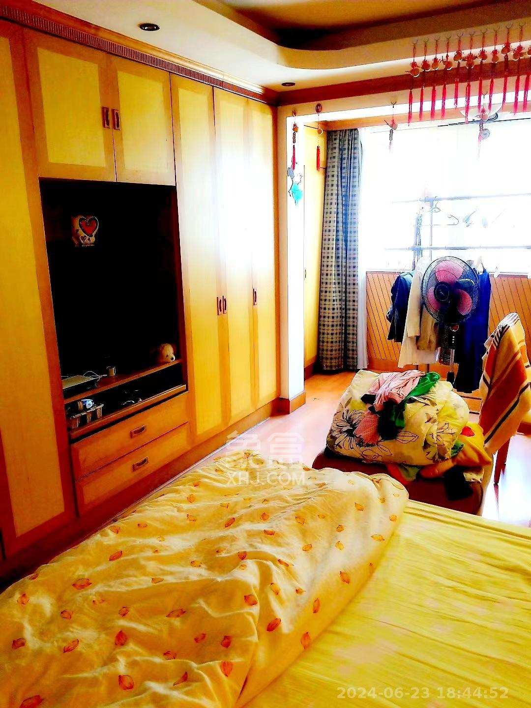 海威大厦  3室2厅2卫    2000.0元/月室内图1