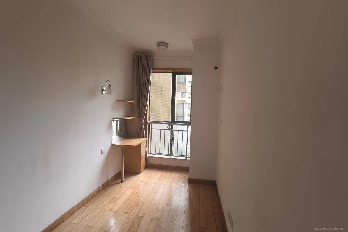 长盛岚庭  1室2厅1卫    2300.0元/月 长盛岚庭  1室2厅1卫    2300.0元/月室内图