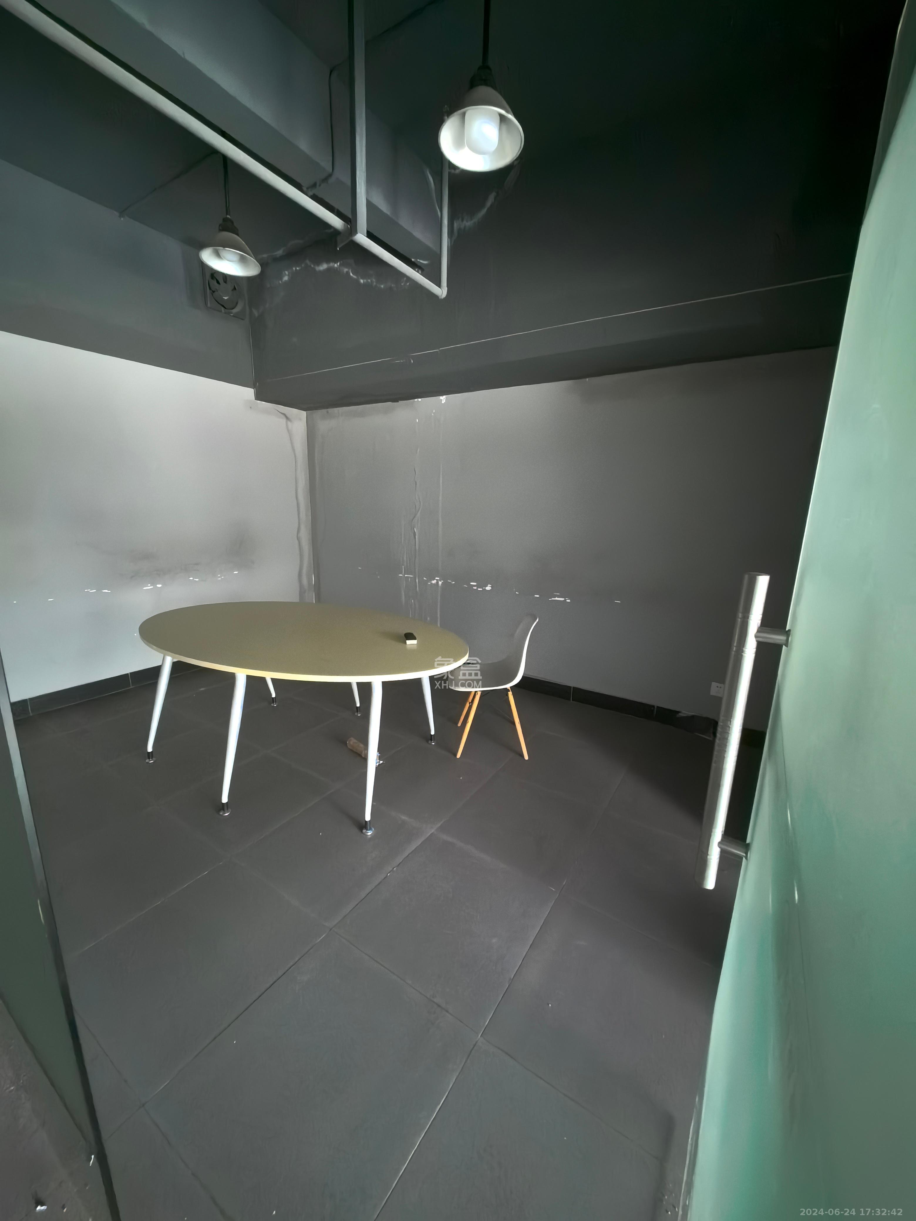 麓谷新长海中心   700.0㎡      30000.0元/月室内图