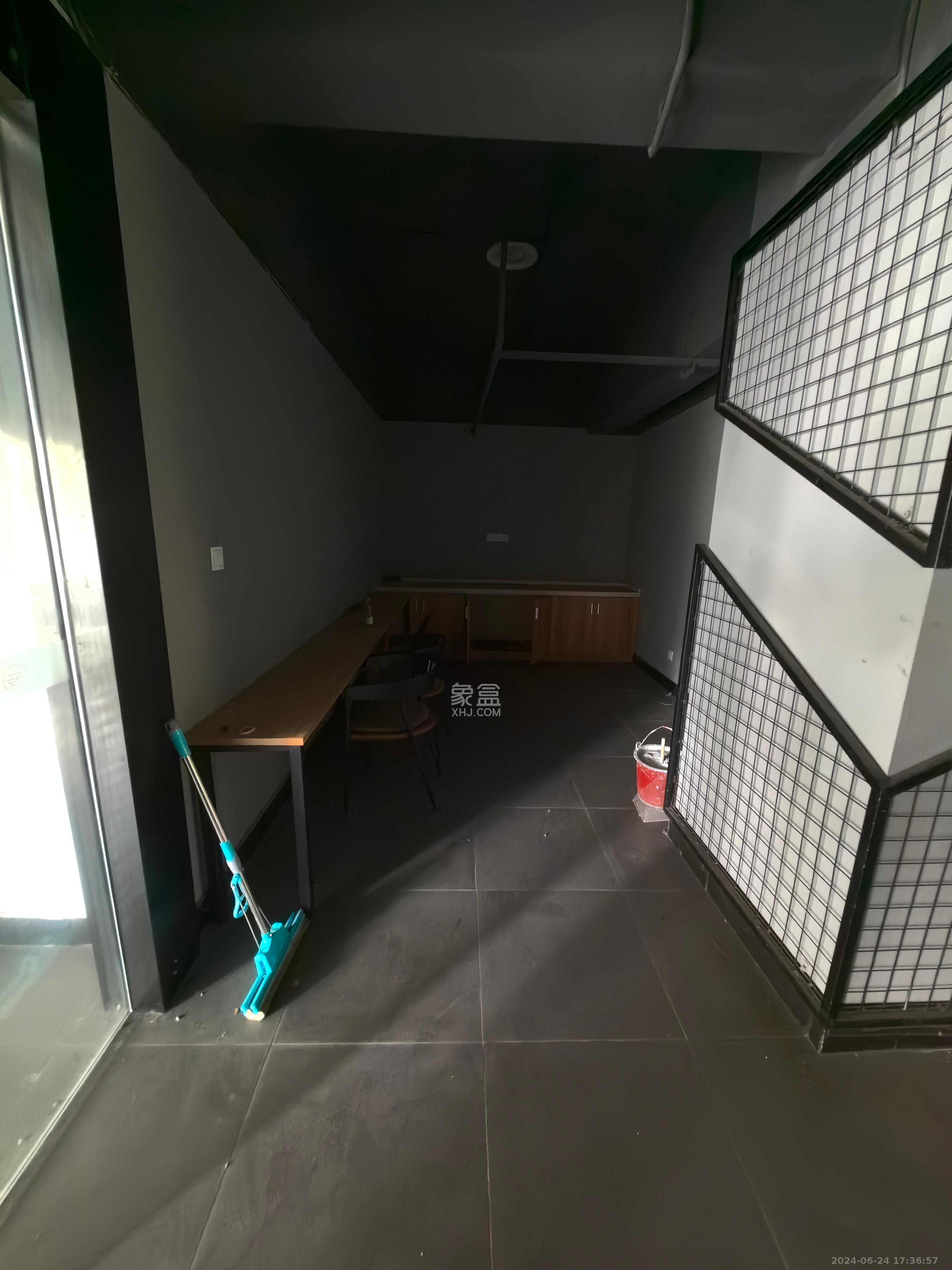 麓谷新长海中心   700.0㎡      30000.0元/月室内图