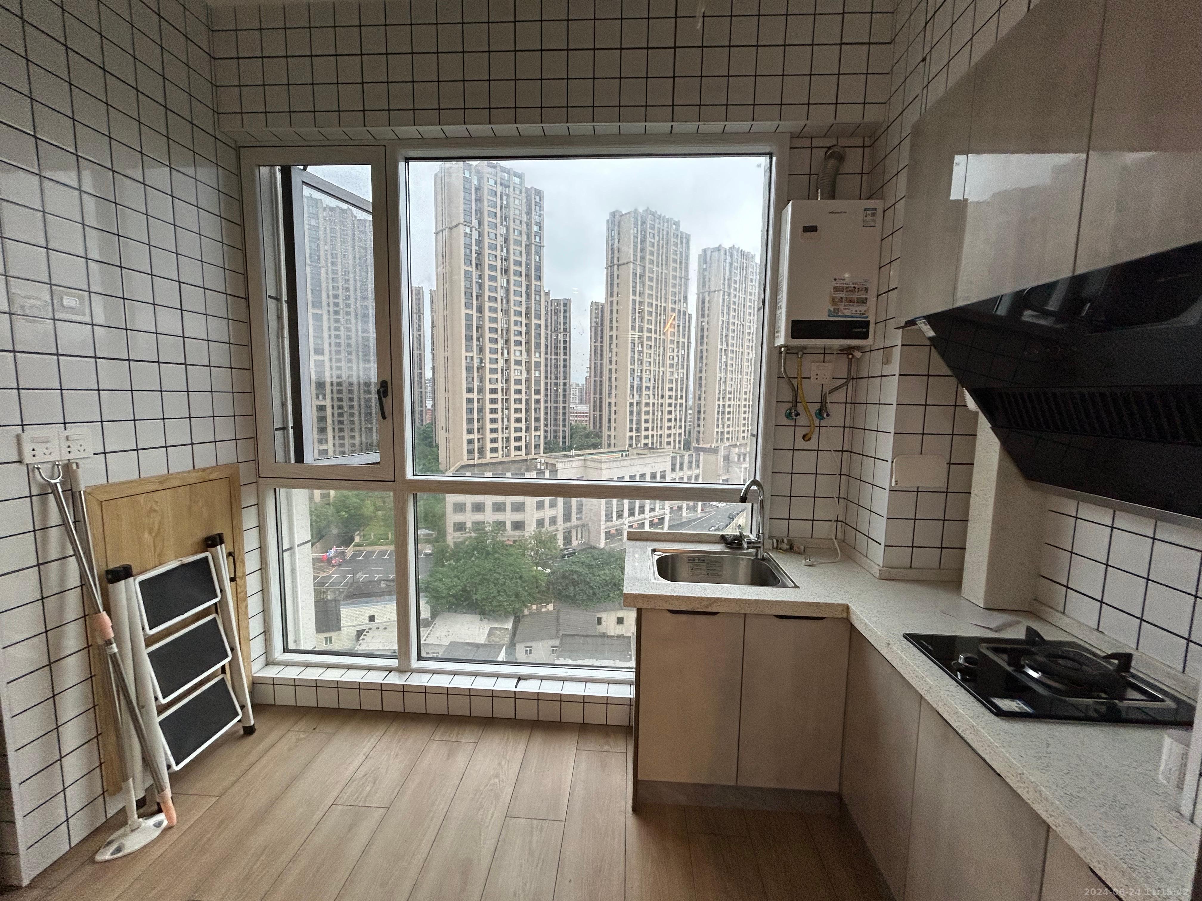 中泰财富湘江  1室1厅1卫    1600.0元/月