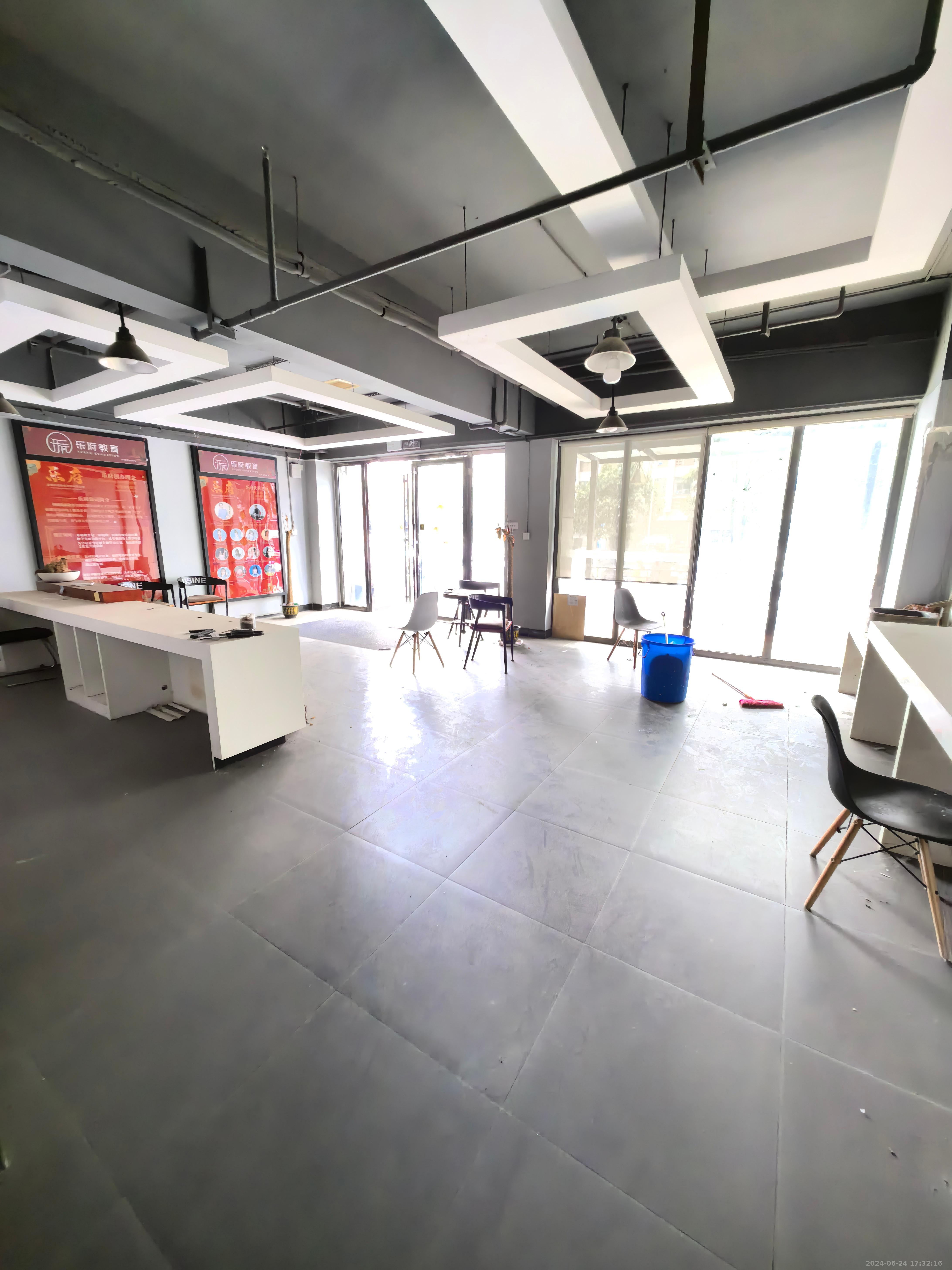 麓谷新长海中心   700.0㎡      30000.0元/月室内图