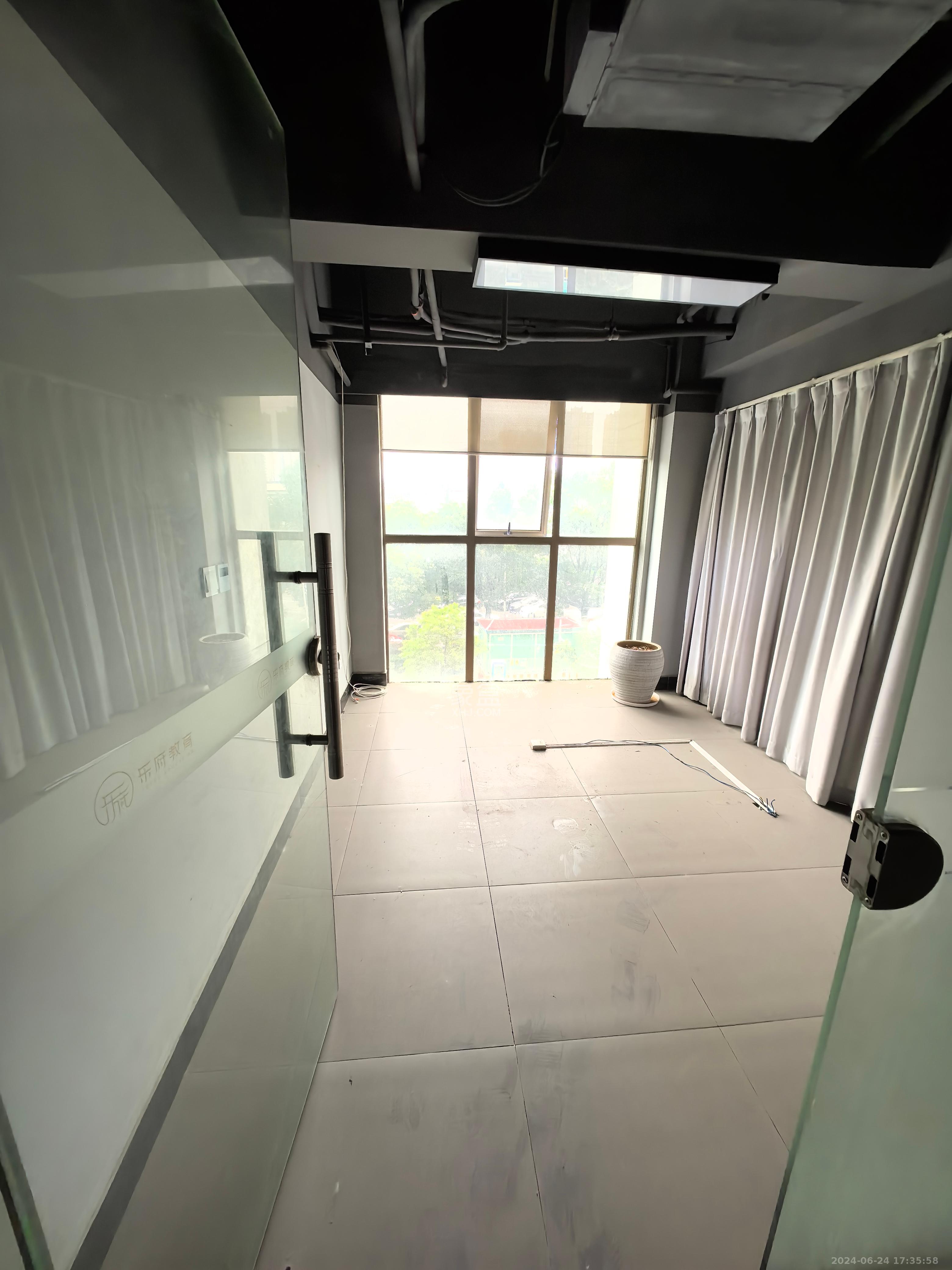 麓谷新长海中心   700.0㎡      30000.0元/月室内图