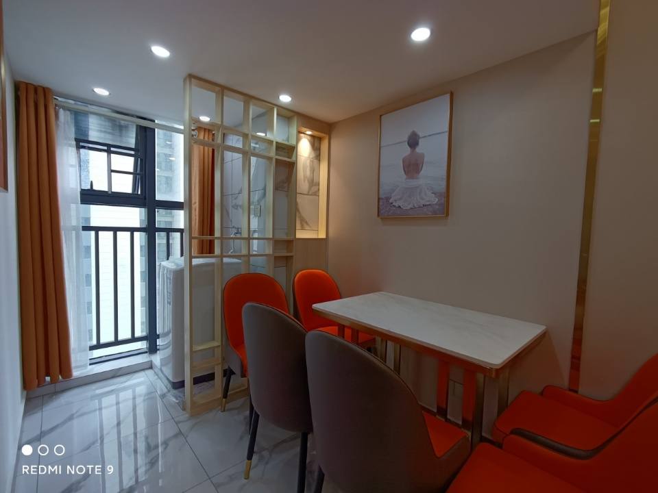 青春里  1室0厅0卫    55.8万客厅