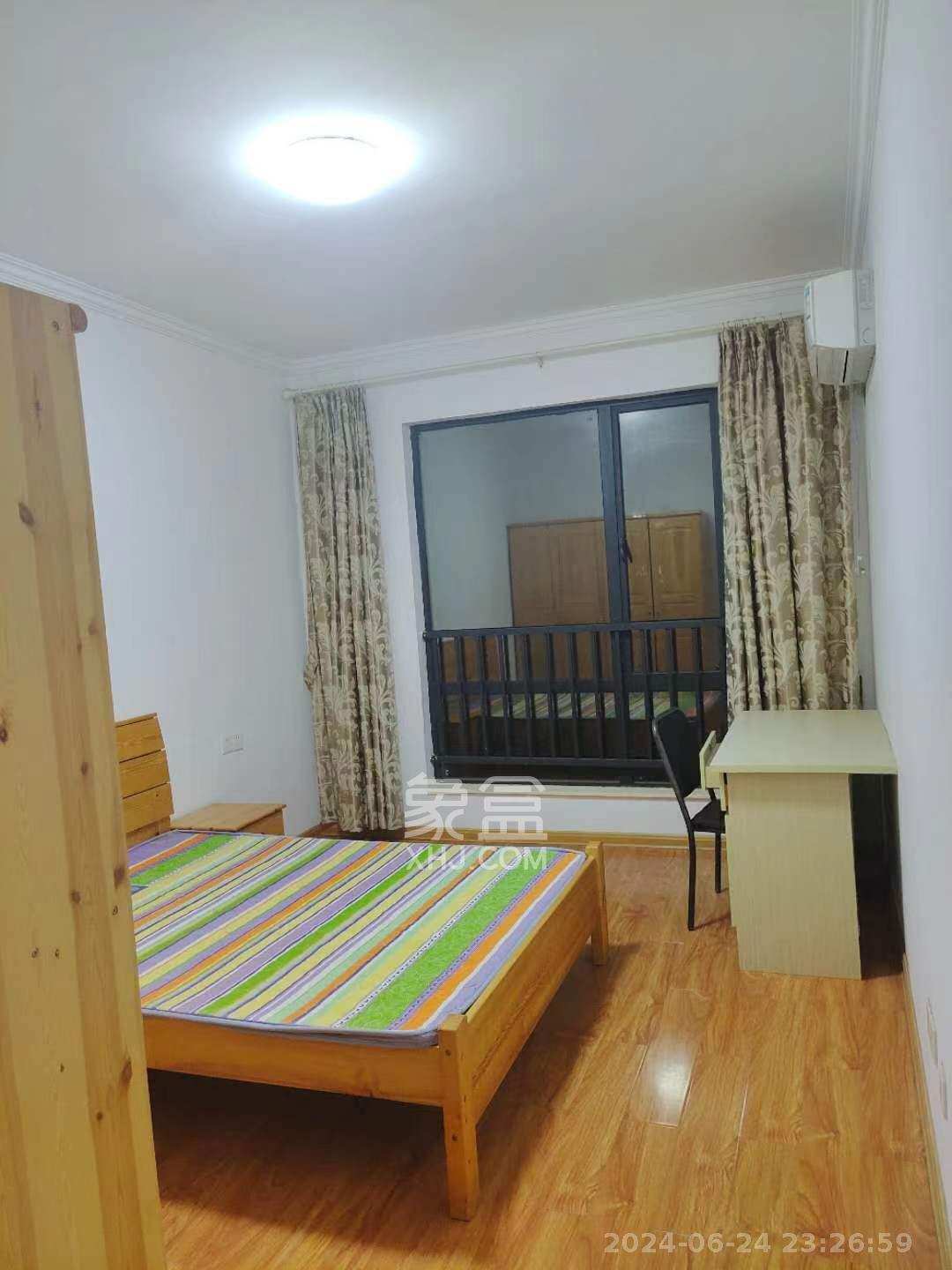 翡翠云天  3室2厅2卫   1900.00元/月室内图