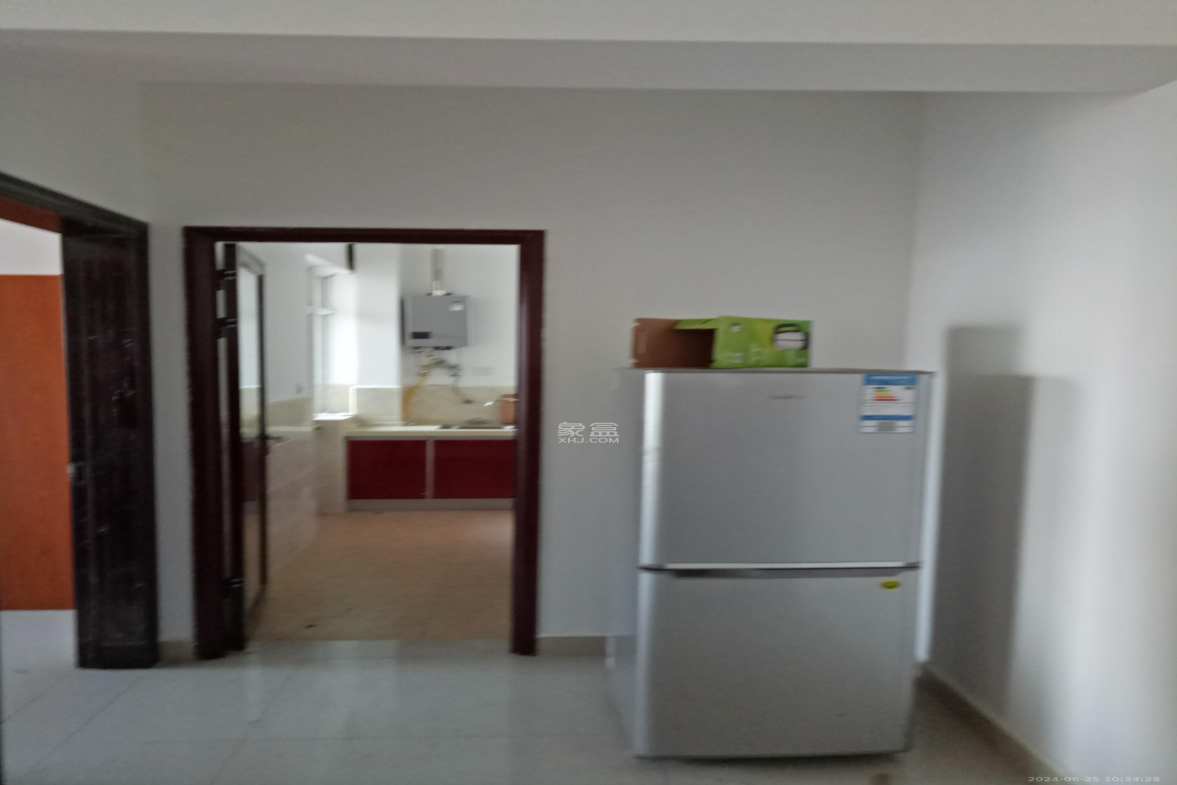 中房F联邦  3室2厅2卫    2400.0元/月 中房F联邦  3室2厅2卫    2400.0元/月室内图