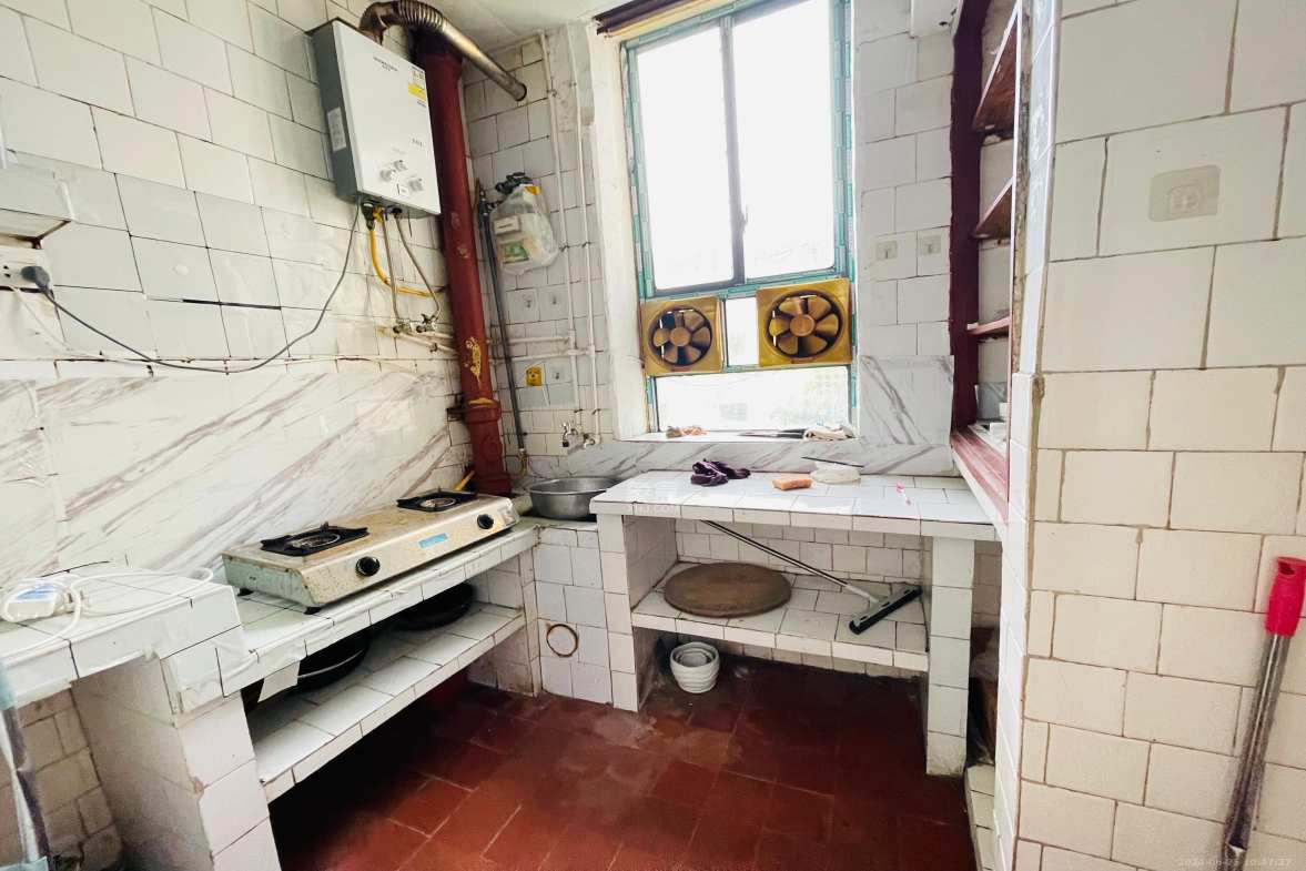 东风路汽电宿舍（东风路三条巷/四条巷）  3室1厅1卫    2200.0元/月室内图