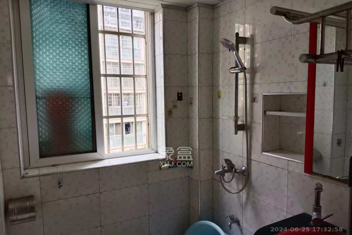 鄱阳小区  2室2厅1卫    1500.0元/月 鄱阳小区  2室2厅1卫    1500.0元/月室内图