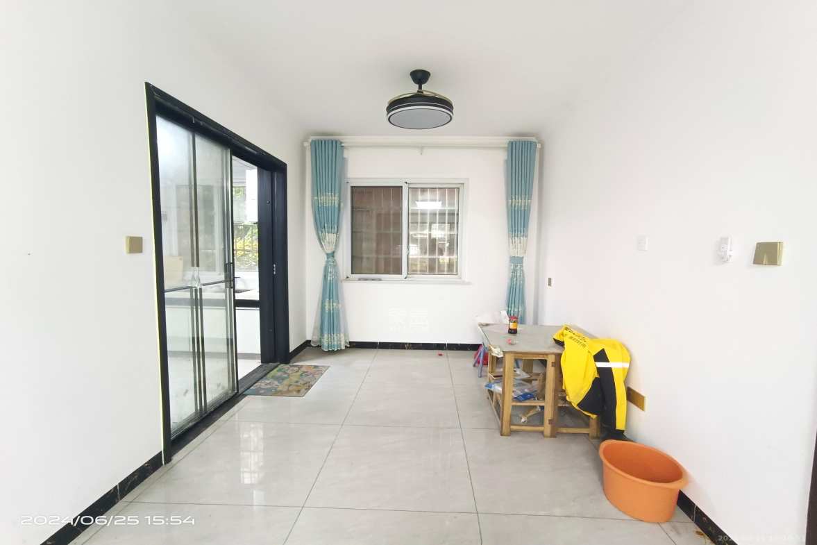 鑫天格林香山  4室2厅2卫    2500.0元/月室内图