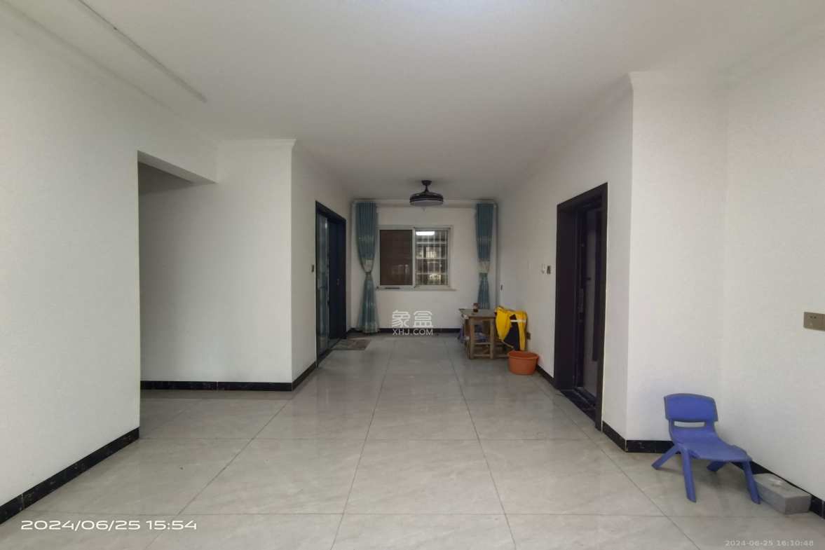 鑫天格林香山  4室2厅2卫    2500.0元/月室内图