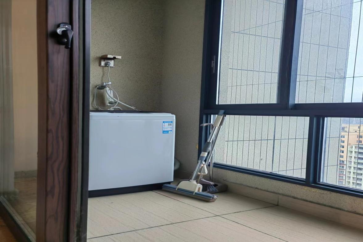 东城首府  3室2厅2卫   2000.00元/月室内图