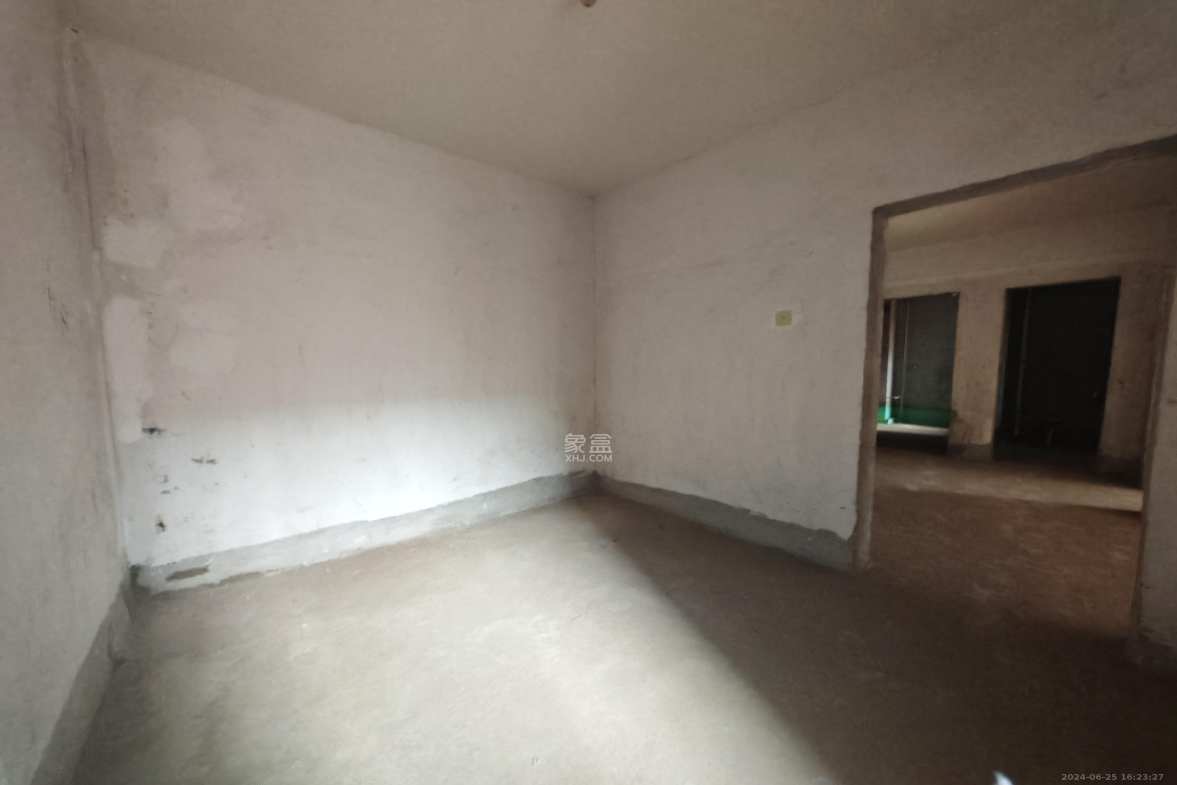 新城悦隽  4室2厅1卫    2500.0元/月室内图