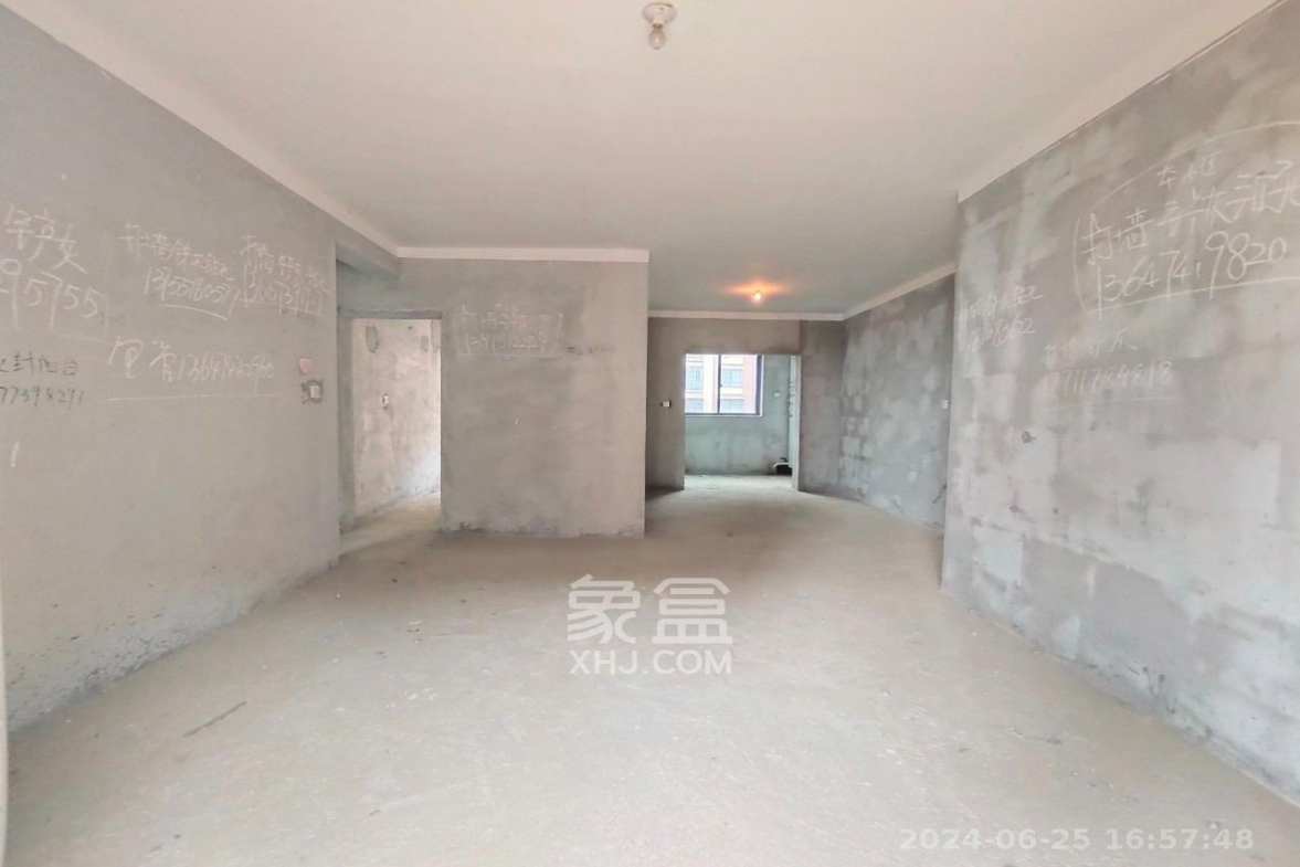 中南汽车世界  2室2厅1卫    1100.0元/月 中南汽车世界  2室2厅1卫    1100.0元/月室内图