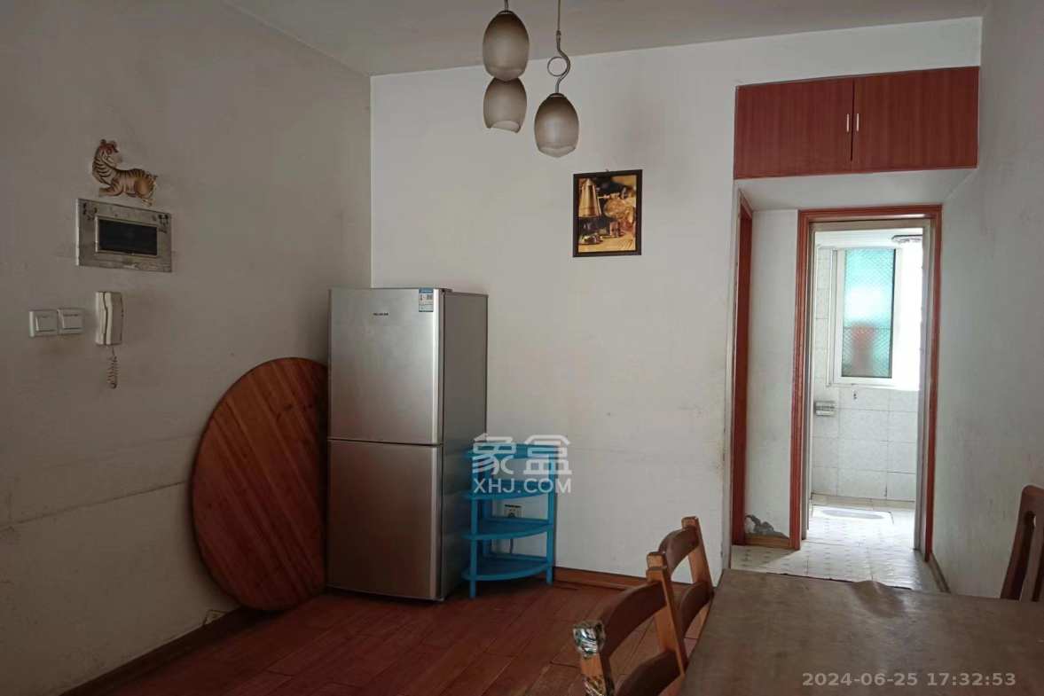 鄱阳小区  2室2厅1卫    1500.0元/月 鄱阳小区  2室2厅1卫    1500.0元/月室内图