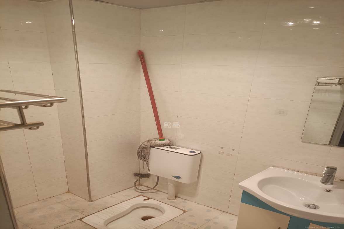 红星国际星城 1室1厅1卫 1500.0元/月 红星国际星城 1室1厅1卫 1500.0元/月室内图