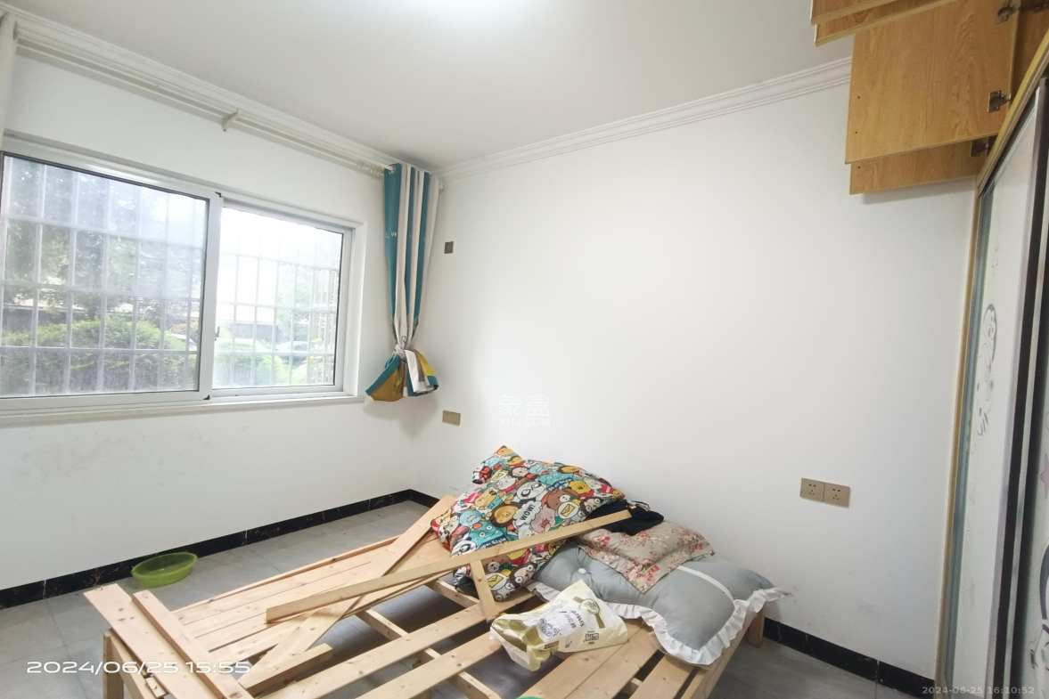 鑫天格林香山  4室2厅2卫    2500.0元/月室内图