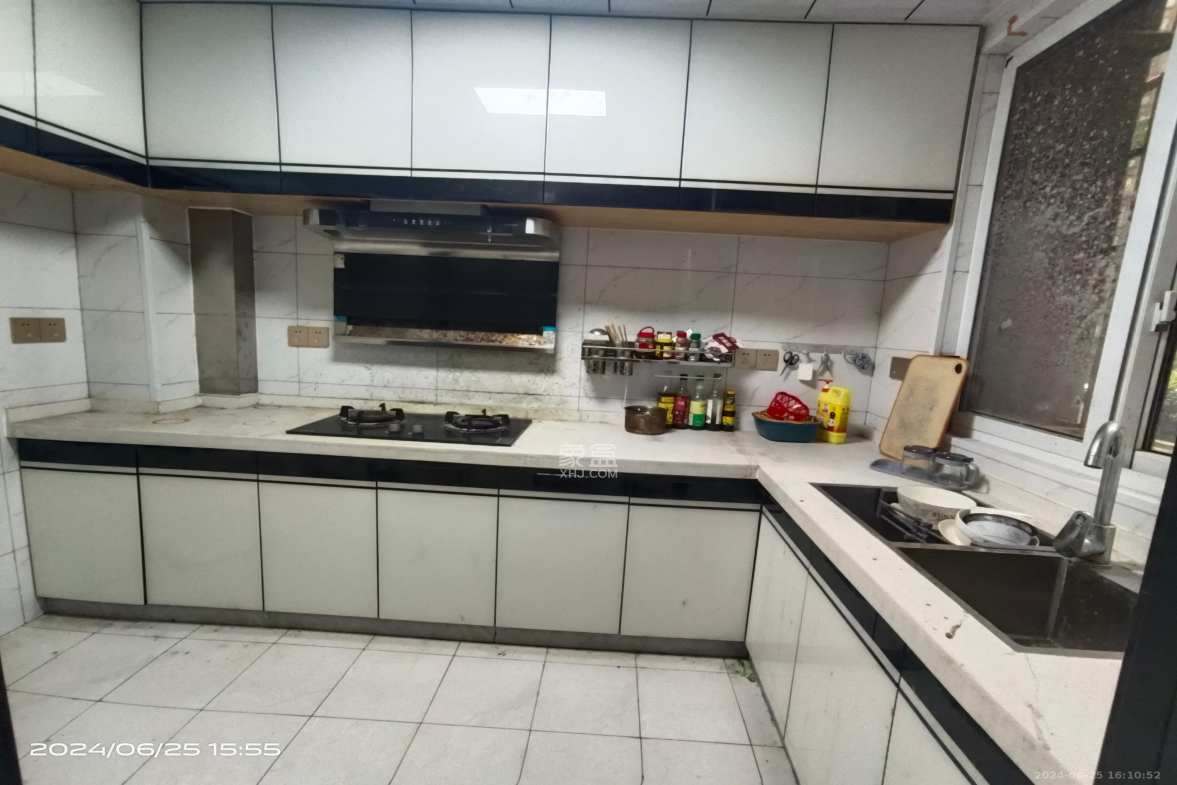 鑫天格林香山  4室2厅2卫    2500.0元/月室内图